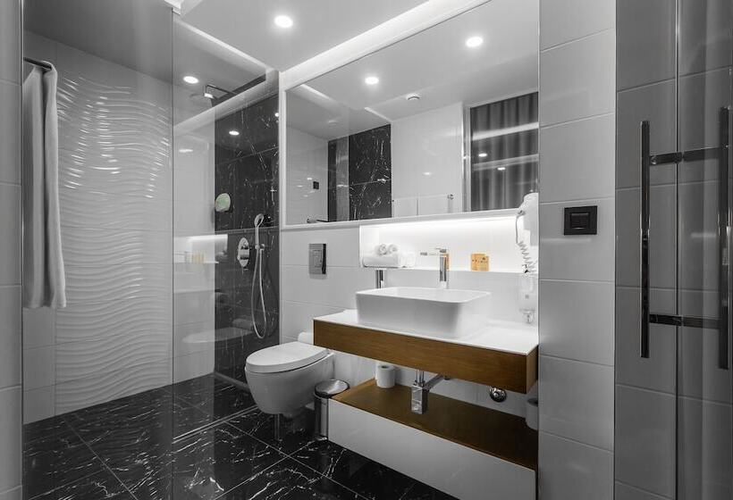 اتاق سوپریور, Sky