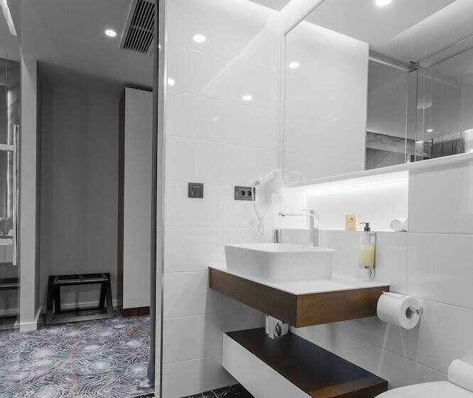 اتاق سوپریور, Sky