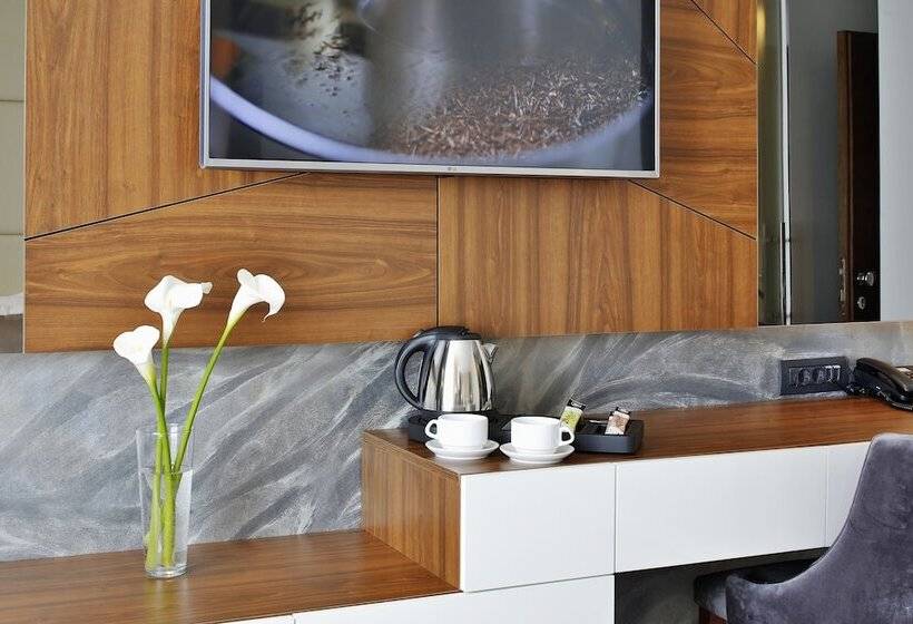 اتاق سوپریور, Sky