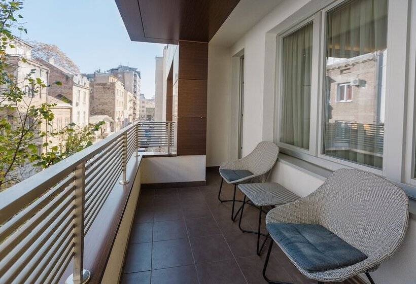 اتاق سوپریور, Sky