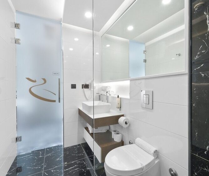 اتاق خانوادگی, Sky