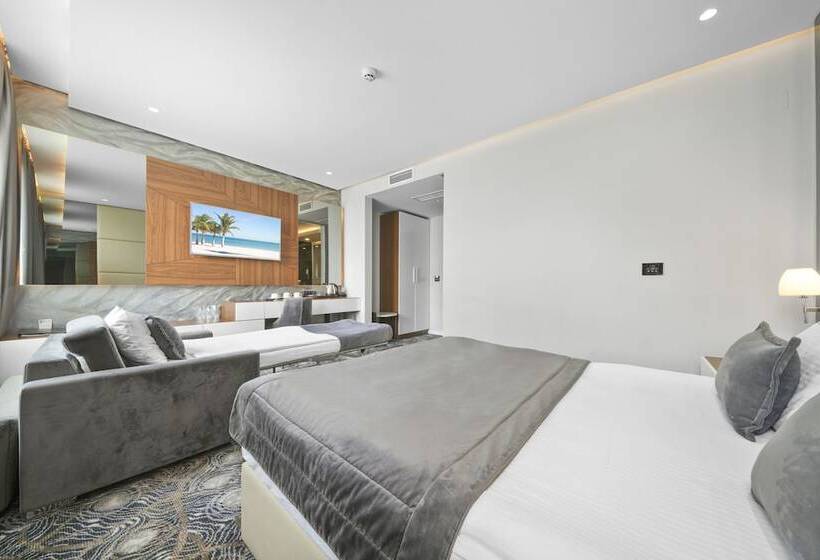 اتاق خانوادگی, Sky