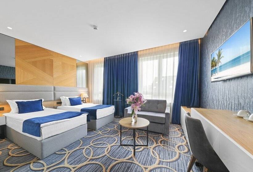 اتاق خانوادگی, Sky