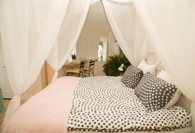 اتاق لوکس با چشمانداز دریا, Star Of The Sea B&b