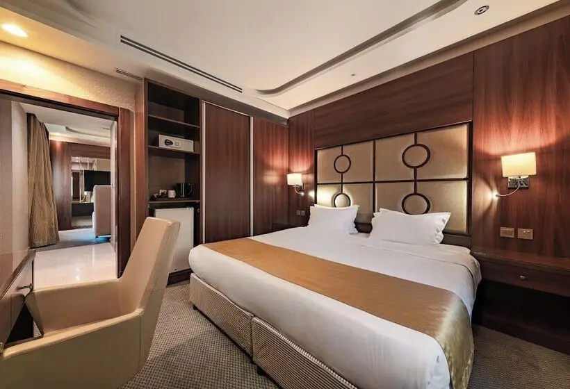 سوییت جونیور, Sunday Red Sea Fountain Alhamra Formerly Vivid Plaza