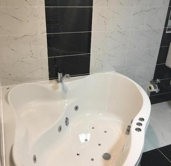 اتاق استاندارد با وان آب گرم, Bed And Breakfast Divanhana