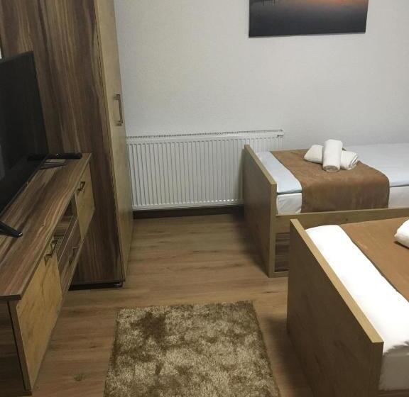 اتاق استاندارد سه نفره, Bed And Breakfast Divanhana