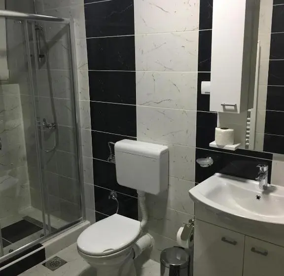 اتاق استاندارد سه نفره, Bed And Breakfast Divanhana