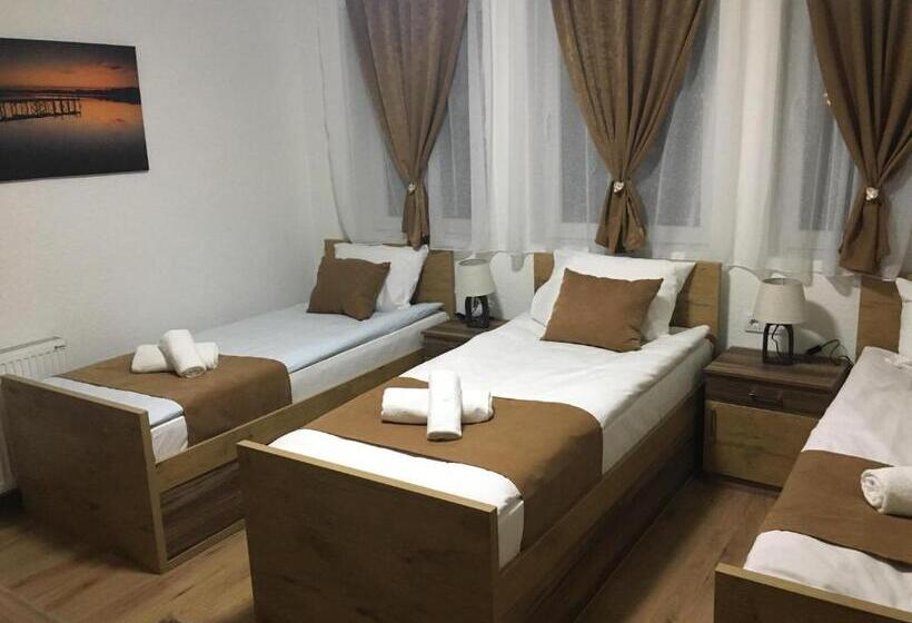 اتاق استاندارد سه نفره, Bed And Breakfast Divanhana