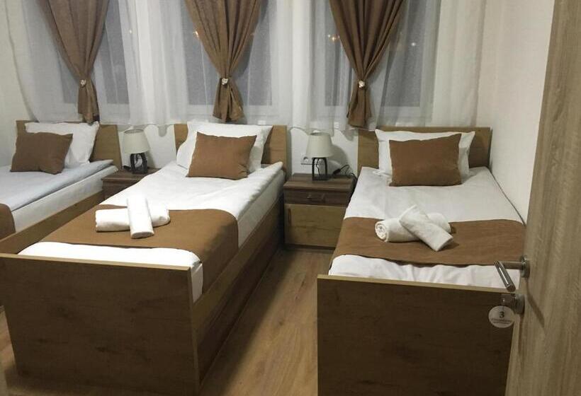 اتاق استاندارد سه نفره, Bed And Breakfast Divanhana