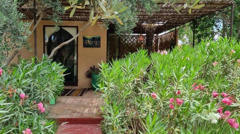 سوییت سوپریور, Les Trois Paons