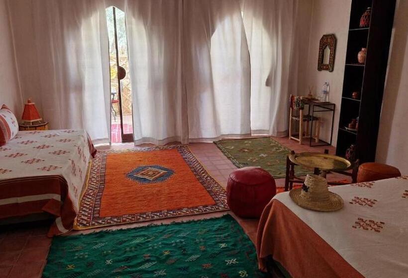 اتاق استاندارد سه نفره, Les Trois Paons