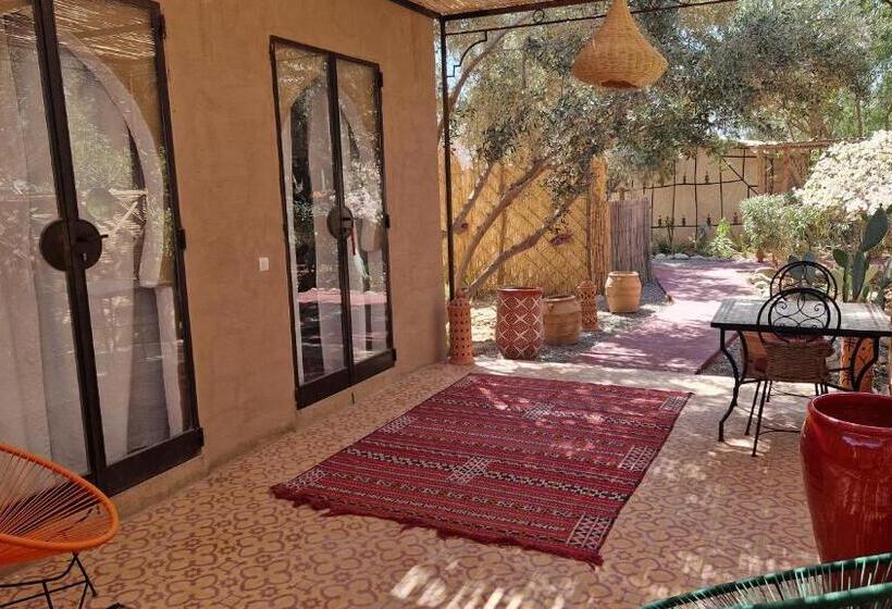 اتاق استاندارد سه نفره, Les Trois Paons