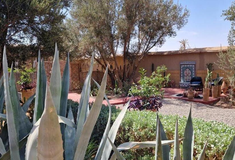 اتاق استاندارد سه نفره, Les Trois Paons