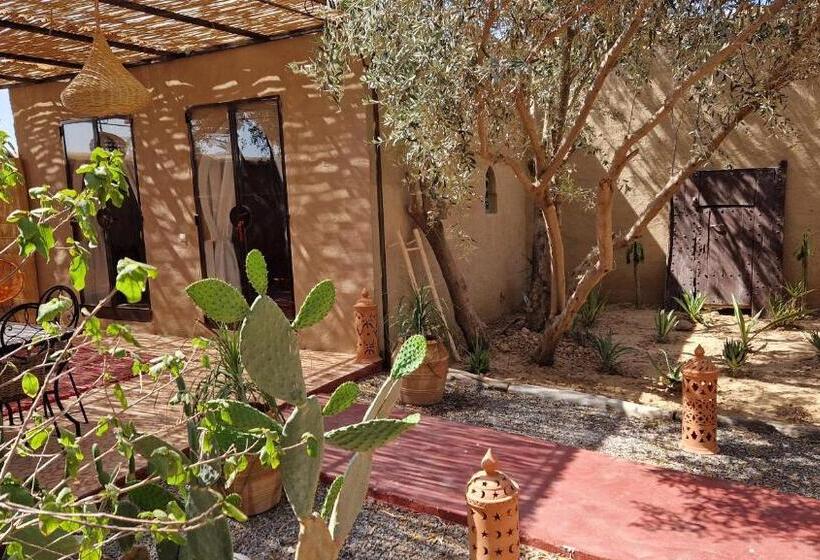 اتاق استاندارد سه نفره, Les Trois Paons