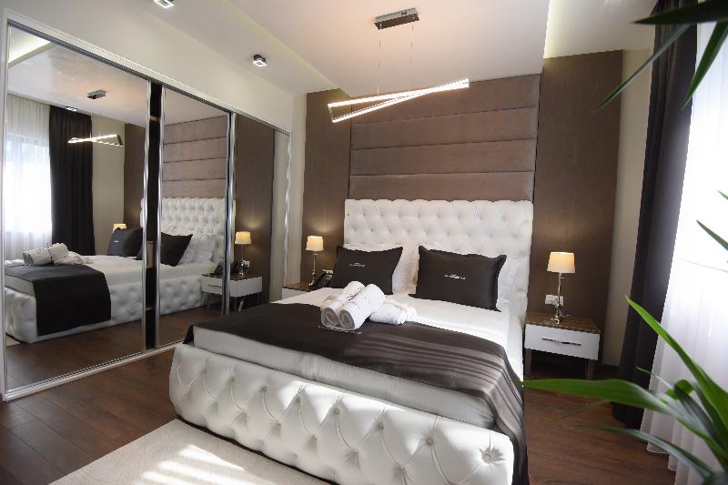 اتاق استاندارد, Mirror