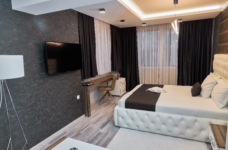 اتاق استاندارد, Mirror