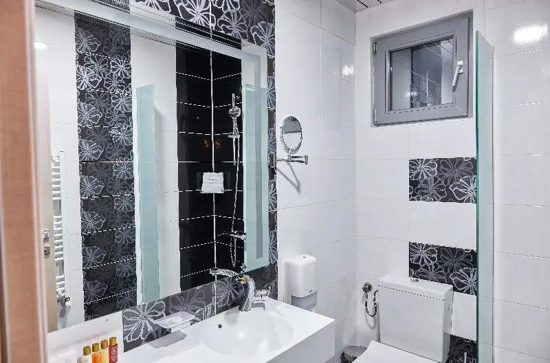 اتاق استاندارد, Mirror