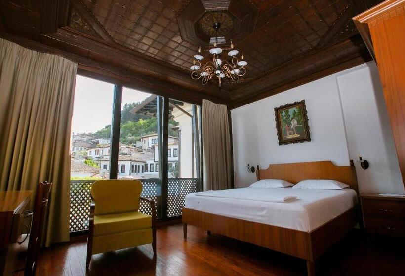 수피리어 룸 도시 전망, Onufri