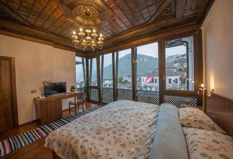 수피리어 룸 도시 전망, Onufri