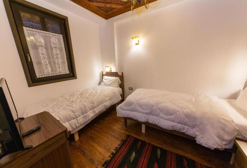 이코노미 룸, Onufri