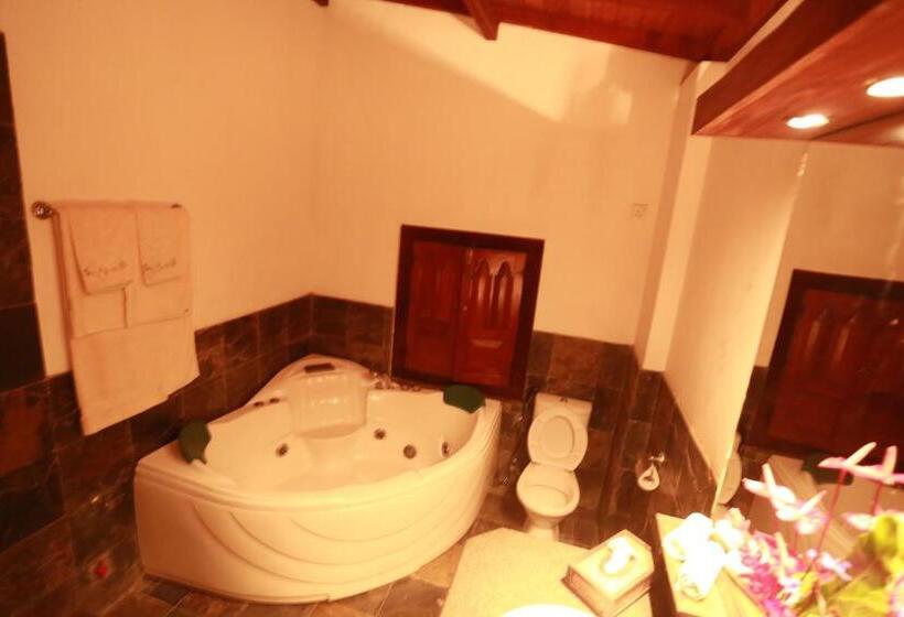 Номер Deluxe Вид на Море с Балконом, Villa Kusum