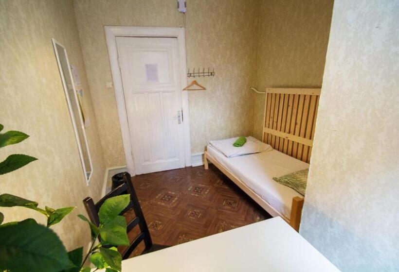 اتاق استاندارد یک نفره, Imaginary Hostel