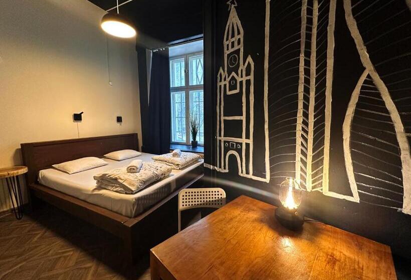 اتاق استاندارد, Imaginary Hostel