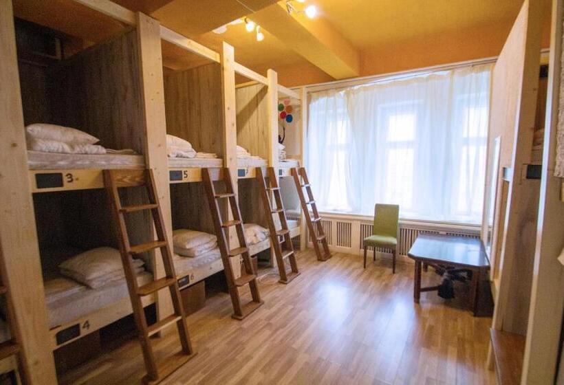 تختخواب در اتاق مشترک, Imaginary Hostel