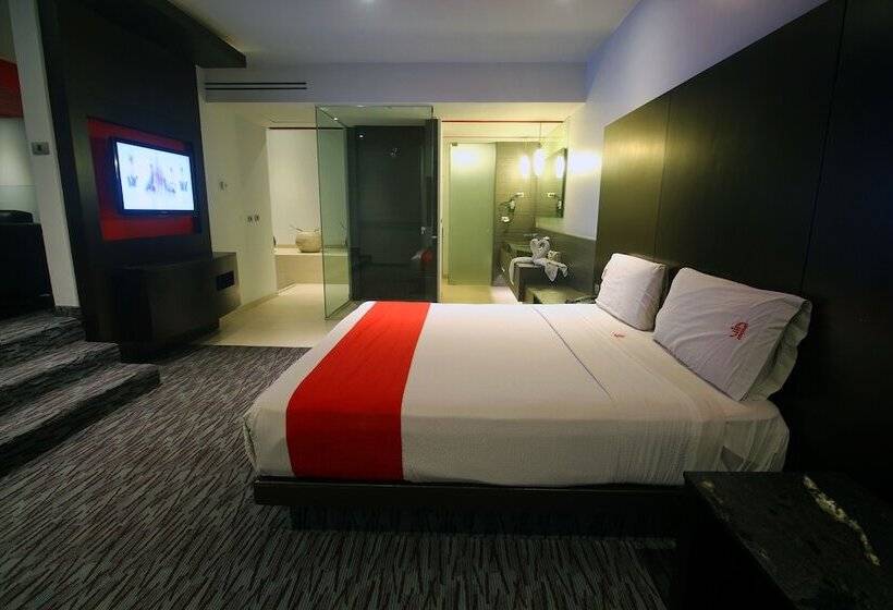 套房配有游泳池, Motel Via