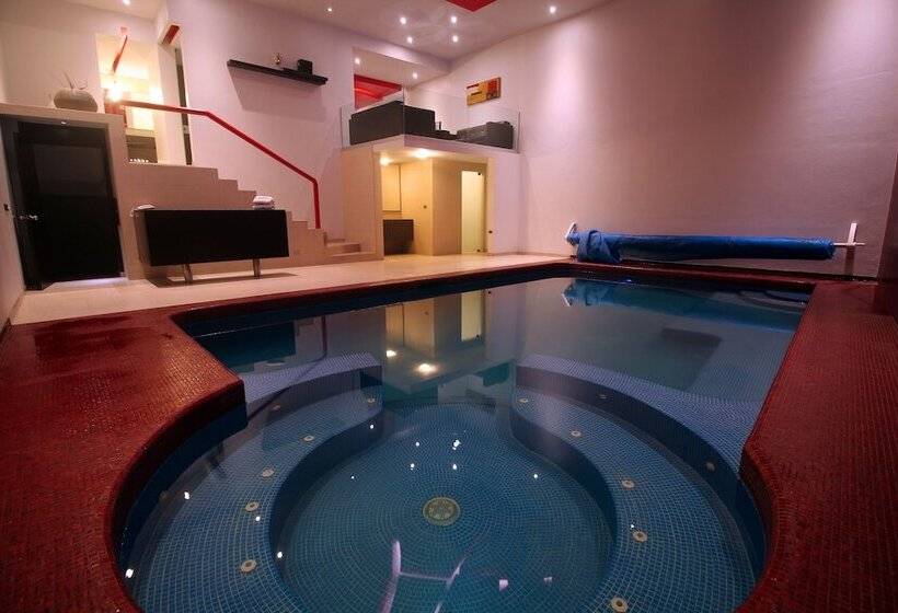 Suite with Pool, Motel Via