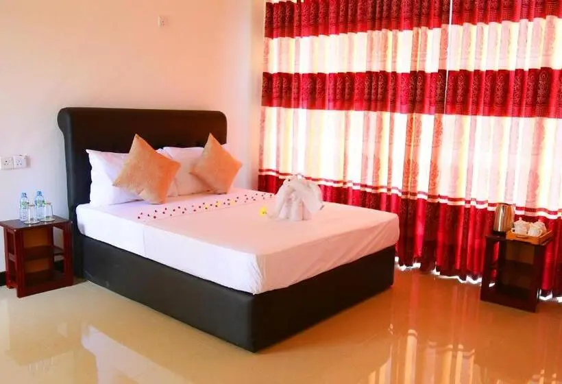 اتاق لوکس با بالکن, Rivonway Hotel Polonnaruwa