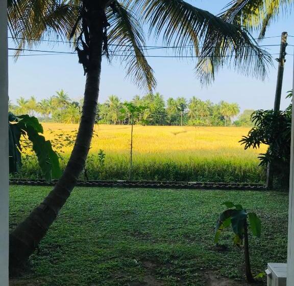 デラックスの４人部屋, Rivonway Hotel Polonnaruwa