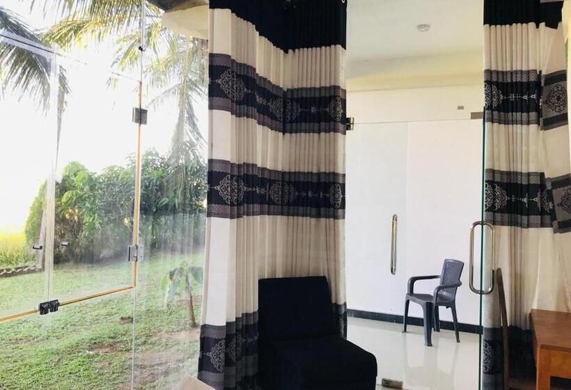 デラックスの４人部屋, Rivonway Hotel Polonnaruwa