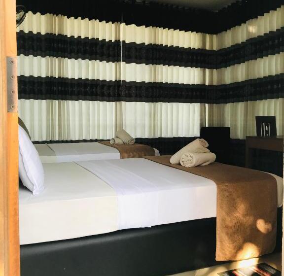 デラックスの４人部屋, Rivonway Hotel Polonnaruwa