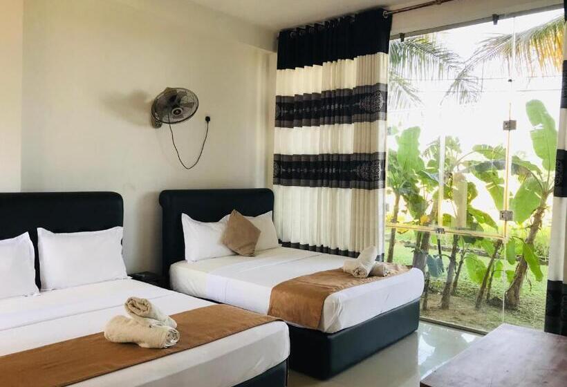 デラックスの４人部屋, Rivonway Hotel Polonnaruwa