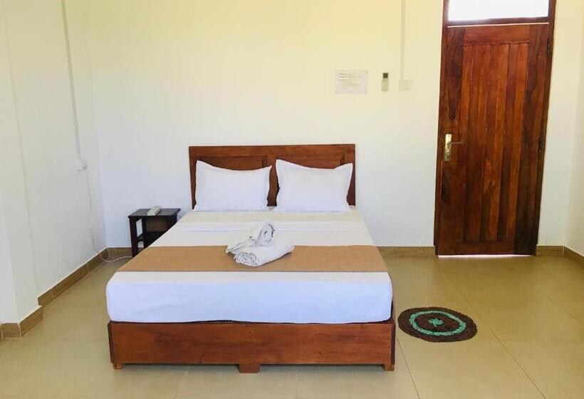 Номер Стандарт с Балконом, Rivonway Hotel Polonnaruwa