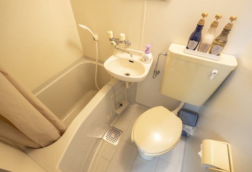 חדר אקונומי, Kamekamehouse