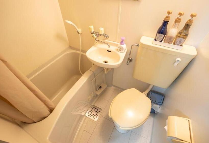 חדר משפחתי, Kamekamehouse