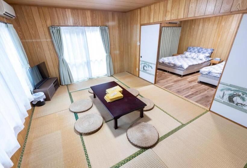 חדר משפחתי חדר אמבטיה משותף, Kamekamehouse