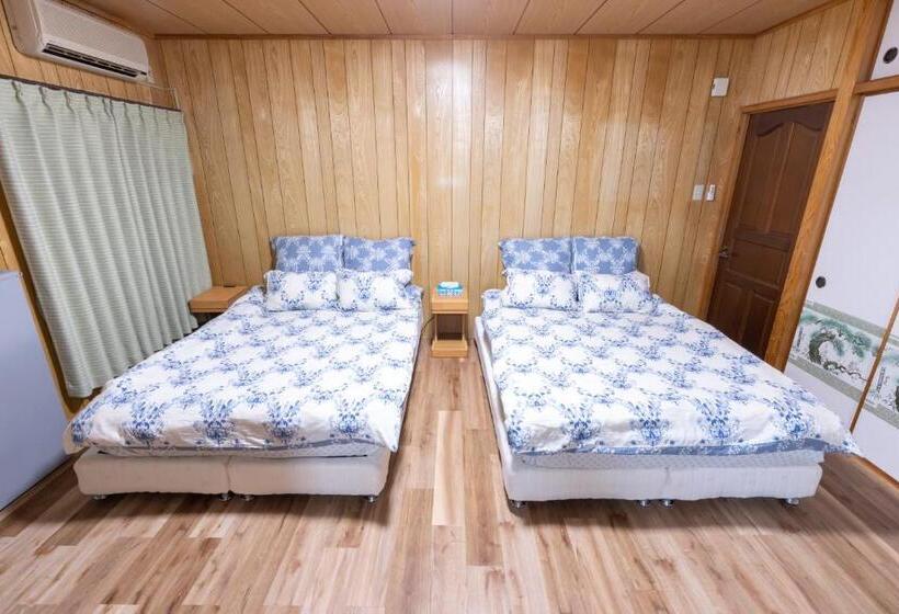 חדר משפחתי חדר אמבטיה משותף, Kamekamehouse