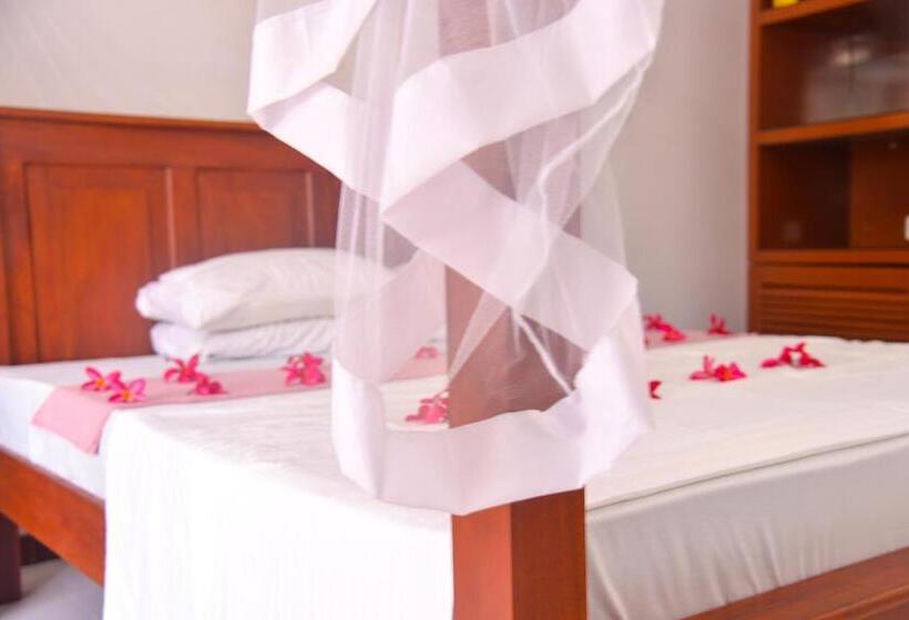 غرفة قياسية, Nadee