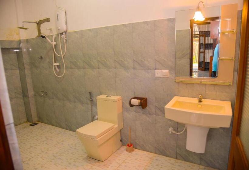 جناح عائلي, Nadee