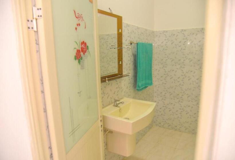 جناح عائلي, Nadee