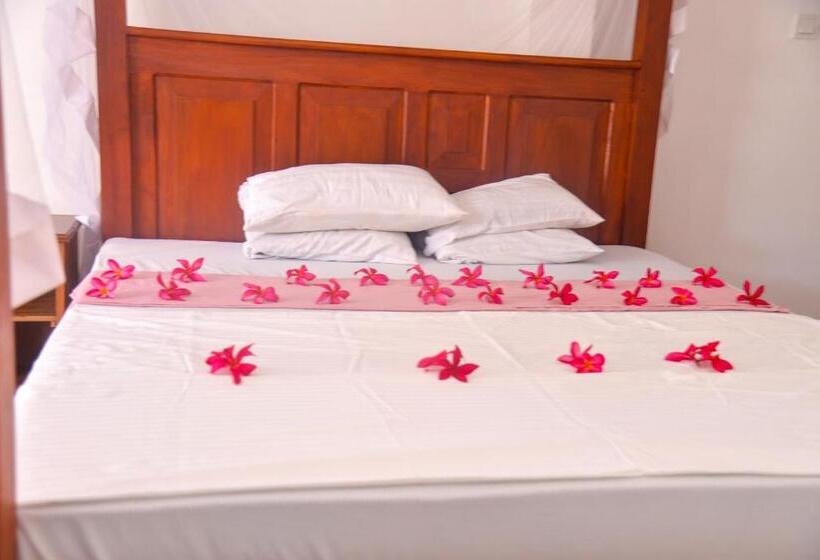 جناح عائلي, Nadee