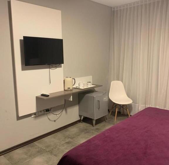 اتاق استاندارد با چشمانداز استخر, Reina Mora