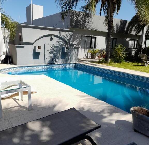 آپارتمان 1 خوابه با چشمانداز استخر, Reina Mora