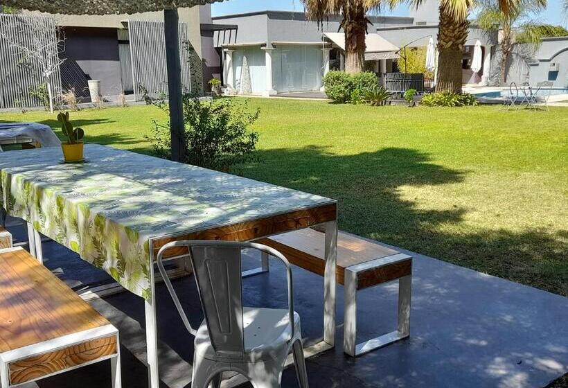 آپارتمان 1 خوابه با چشمانداز استخر, Reina Mora