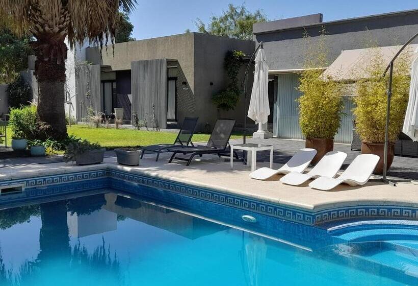 آپارتمان 1 خوابه با چشمانداز استخر, Reina Mora