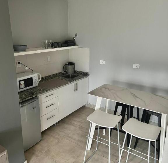 آپارتمان 1 خوابه با بالکن, Reina Mora